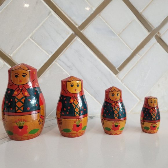 Vintage Matryoshka dolls USSR Nesting Dolls set of 4. - Picture 5 of 5